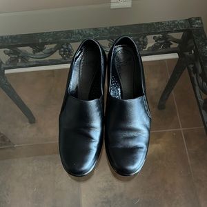 Dansko (39/8) Black Closed Toe Heels